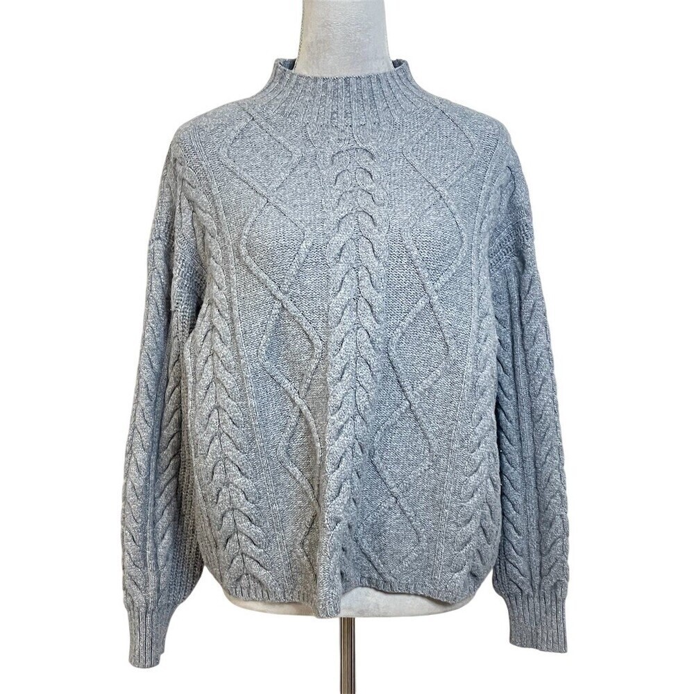 Old Navy Cable Knit Cropped Sweater Women’s M Gray Cozy Comfy Winter